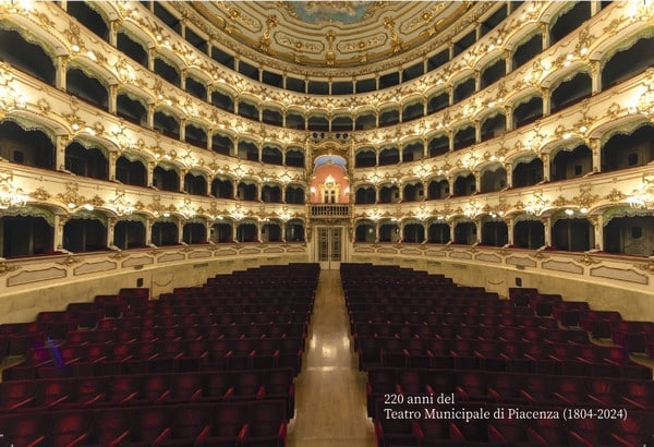 Cartolina celebrativa Pantheon 2025 per i 220 anni del Teatro Municipale Piacenza